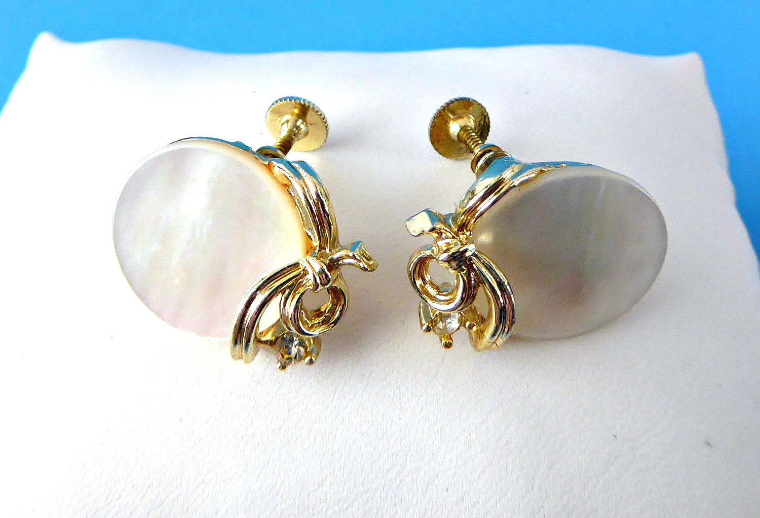 Lisner Earrings 1950s Mother of Pearl Discs Gold Bow Rhinestone Screw Backs