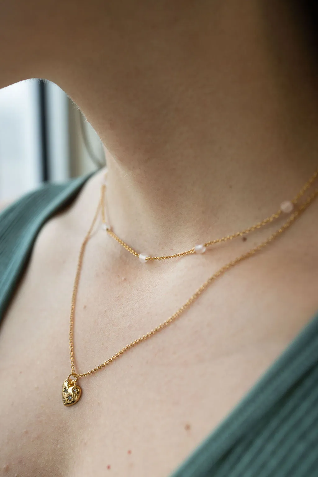 Rose Quartz Drop Choker Necklace in Gold